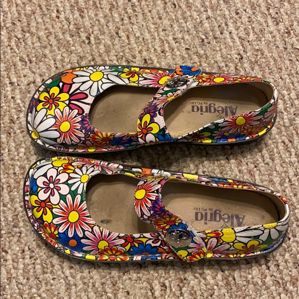 Alegria Floral Patterned shoes